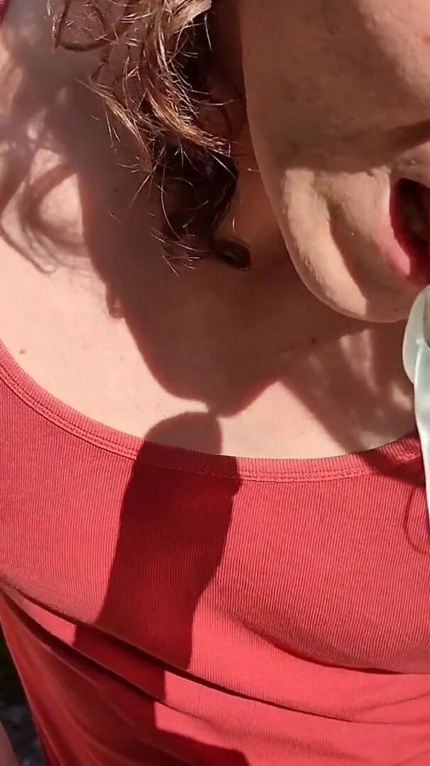 Outdoors dildo sucking (Sara non-binary) Outdoors dildo sucking (Sara non-binary)