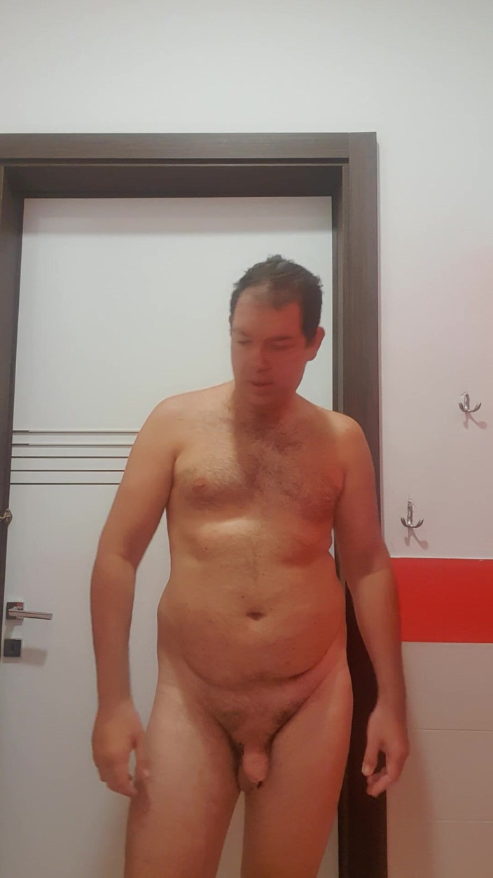 Mirko2589: Tutti Nudi Nel Bagno Pubblico