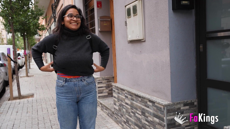 FAKings: Tetona latina Lana Villafuerte es tan caliente! Ducha, masturbándose y...