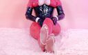 Arya Grander: Hermosa dominatrix en brillante fetiche PVC se burlan de usted...