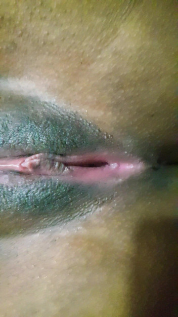 Tiyana: Man försöker göra den där fittan stor med sin vän...