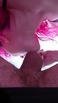 Blowjob di bawahnya