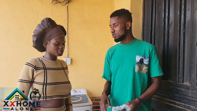 Home Alone: Vendors Doing Her Side Hustling as Os Delivering Her Sweet...