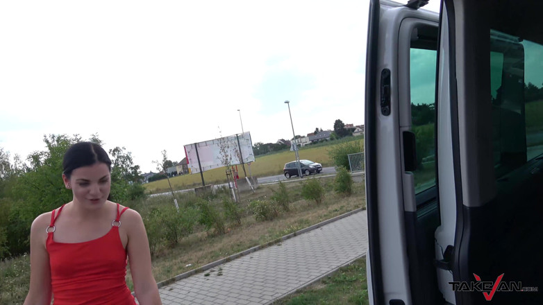 Take Van: Creampie pepek untuk si rambut coklat hitchhiker kotor dari jalan