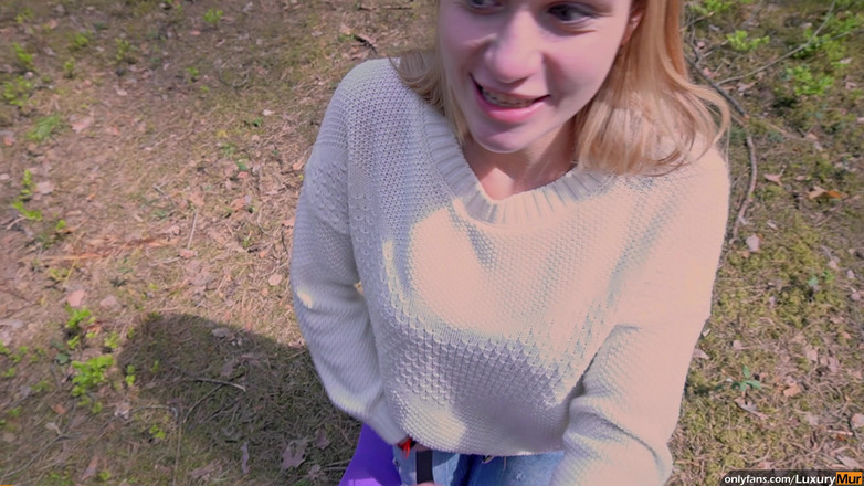 ReplayXXXLady: 公園で彼女とセックスする - ほとんど目立つところだった