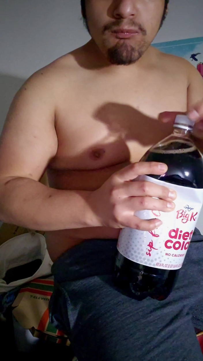 NakyJoss: Bauch okay mit Pepsi und Mentos georgter bauch