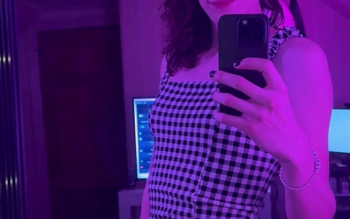 Alyssa Bale: Poste de polla chica