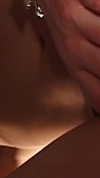 Seducente miLF bruna sgrillettata e trapanata in una bollente pecorina