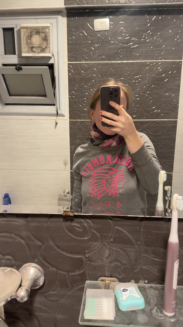 SweetLucy96: 면도날이 내 질에 쑤셔 넣었어