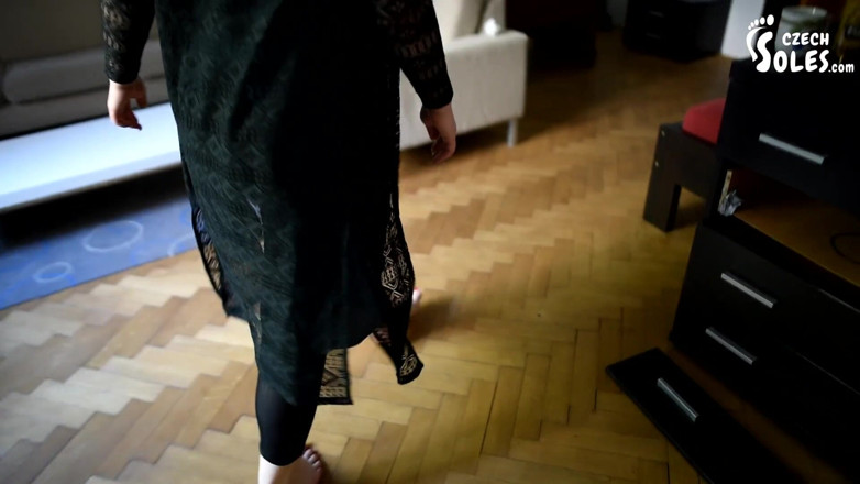 Czech Soles - foot fetish content: Bàn chân bẩn thỉu khi đi chân trần