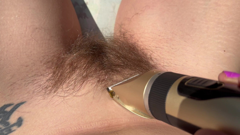 Cuteblonde666: Trimming My Bush and Leg Hair Closeup