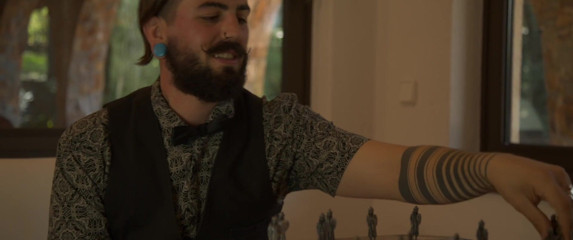 Verso Cinema: Striptis permainan chess