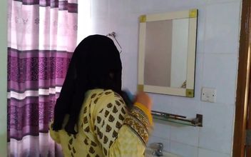 Pakistani Aunty Fucked by Neighbor Hot Guy When She Was Ready for Go to Meet with Her Ex Boyfriend