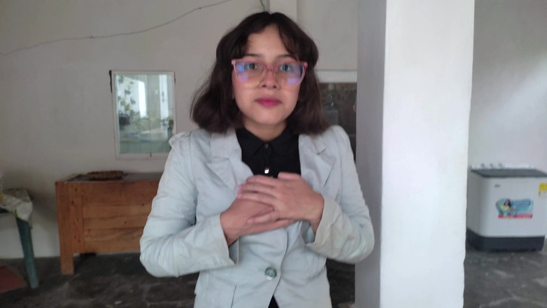 SugarPose: Enf latina teen reporter se svlékla
