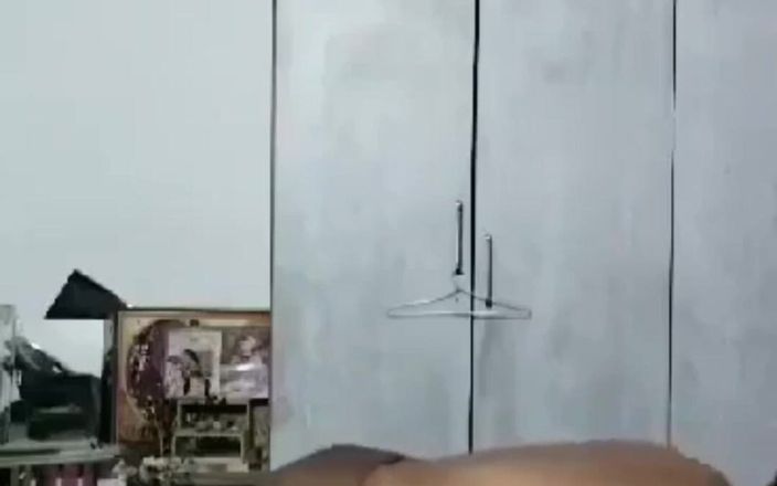 Playboy D: Odamda sıkı amcık seksi
