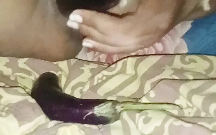 Mom24: Indian Wife Eggplant Masturbation