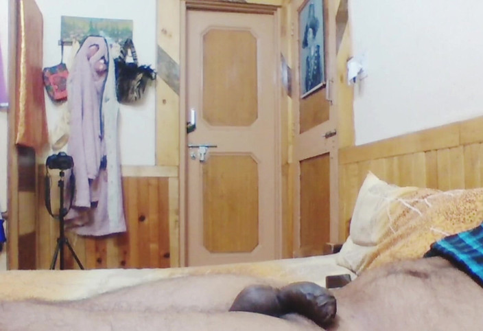 Bolly Karma: सौतेला बेटा बिस्तर में प्यारी सौतेली मम्मी से प्यार करता है