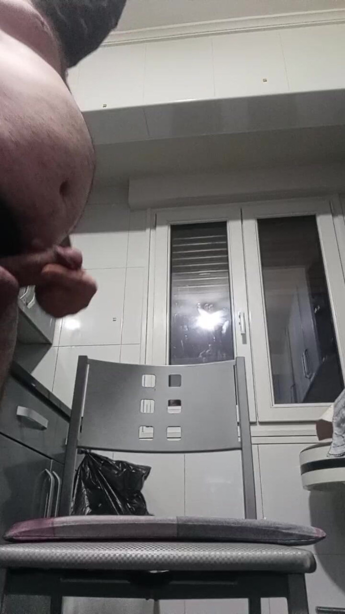 Xauencaliente: Handsome Chubby with Hard and Fat Masturbating