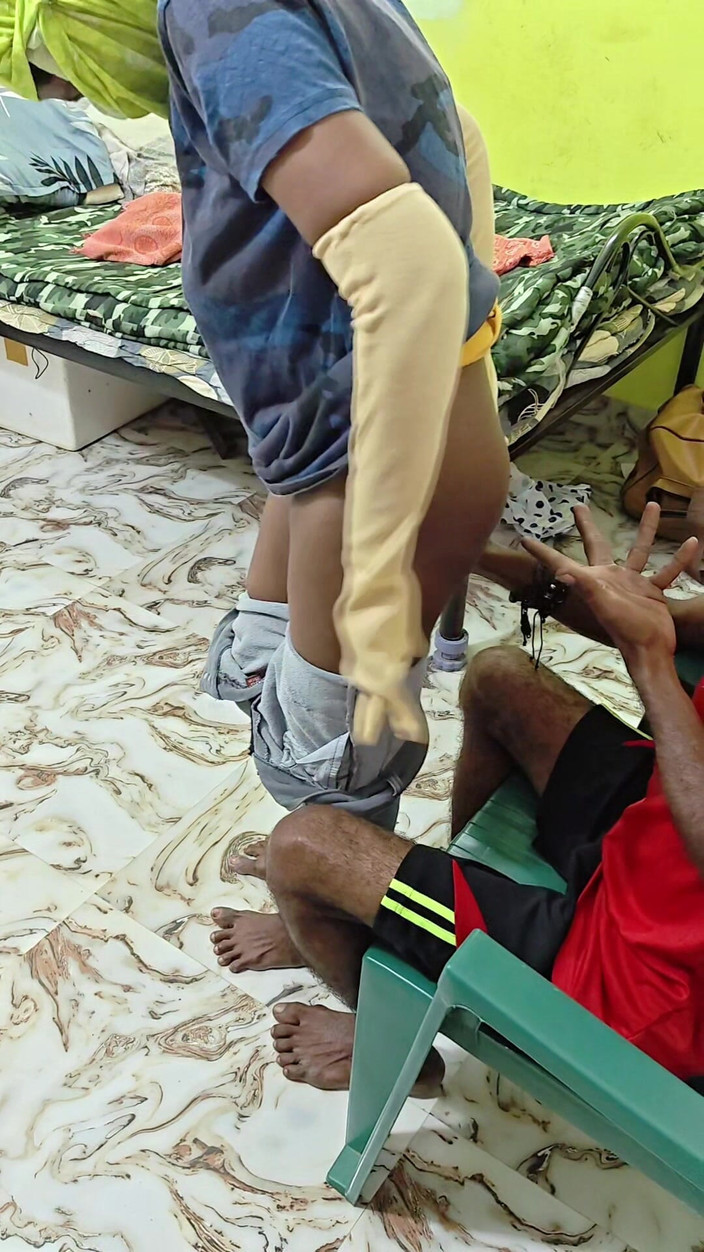 Thesana: Actriz de cine, audición, director de película usa a la...