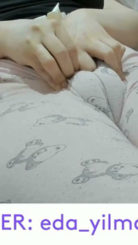 Camel toe- gezwollen poesje- gezwollen poesje- groot poesje- Turkse milf- Turkse porno- pyjama