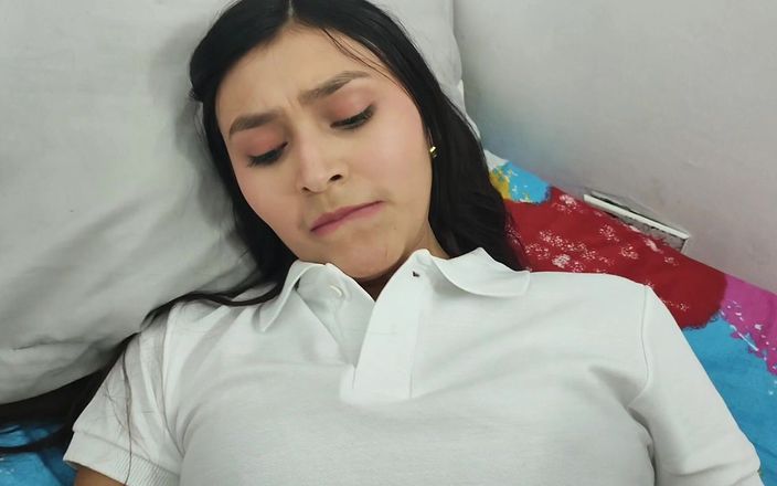 Teen sex 66: Üvey babam beni durduruyor ve üniversiteye gitmeme izin vermiyor, beni yatağa...