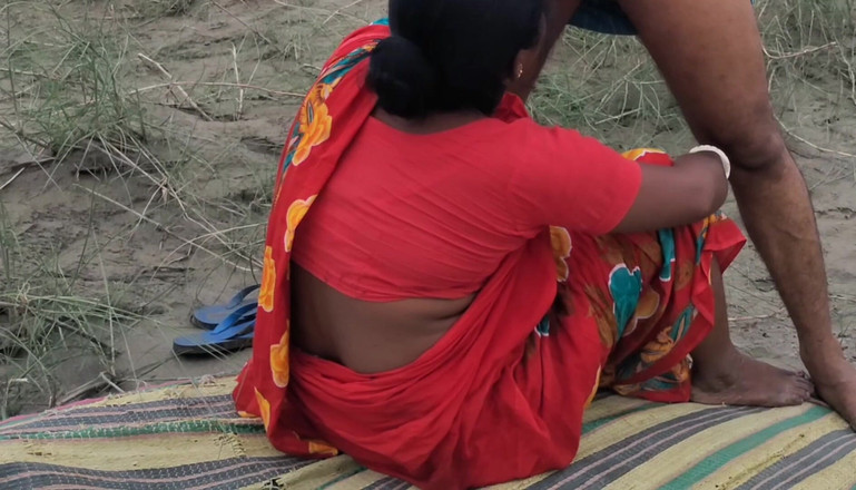 Sabina244: Dinajpuri Nejlepší Desi Bengali Boudi v Červené Saree Ošukaná na venkovní...