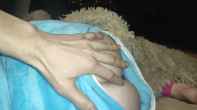 Taboo Room: 자지를 빨아주는 유니콘 파자마의 작은 공주!