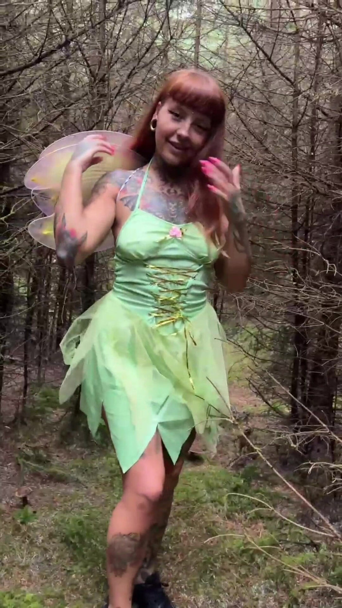 Yourfavecumslut: Pixie kepergok masturbasi berujung dicrot di muka
