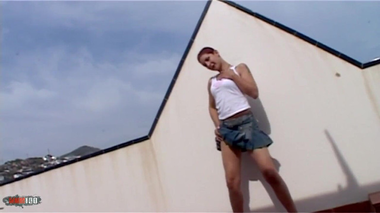 MMM100: Katia: azgın Katia terasta soyunuyor