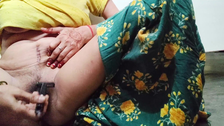 Your Puspa: Kundička čistá oholená indická desi holka