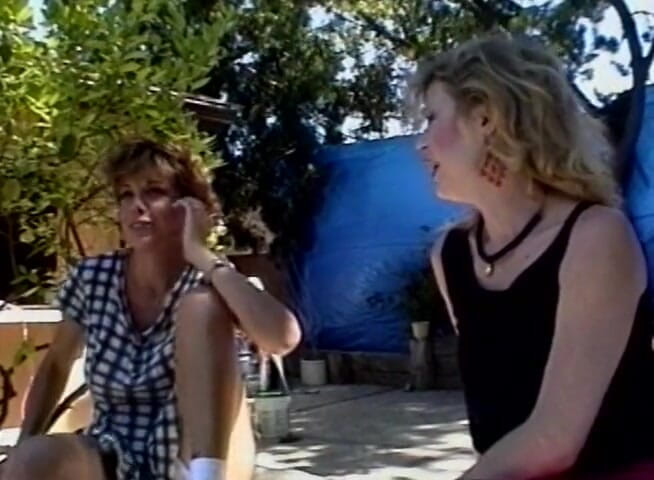 Lesbo Tube: Лесбіянки стрибають на одному ділдо