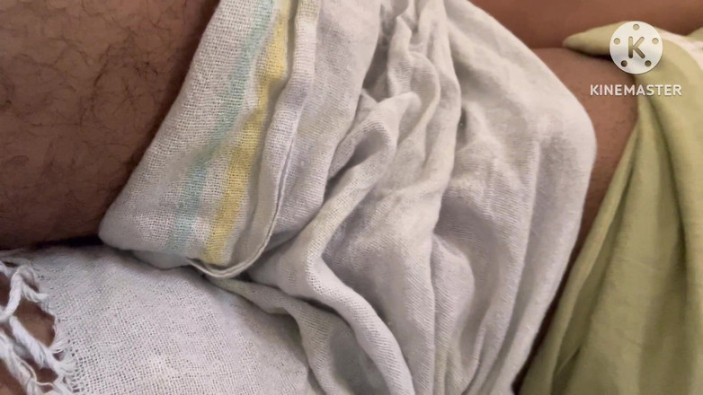 Desi__Panda: Paquistaní padrastro gran polla en falda