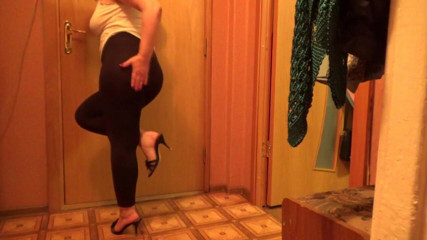 RedRoseRus: Déshabillage dans un legging noir