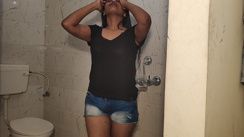 Alia Advani: Gorgeous Alia Advani’s Sensual Solo Shower Show