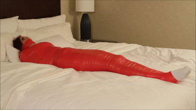 Selfgags classic: डक्ट टेप ममीकृत काले बाल वाली: उसने मेरी पैर की भी बांधी!