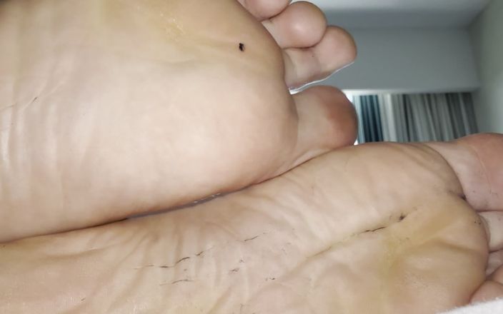 DJ MostWanted: White Guy Feet Soles Worship