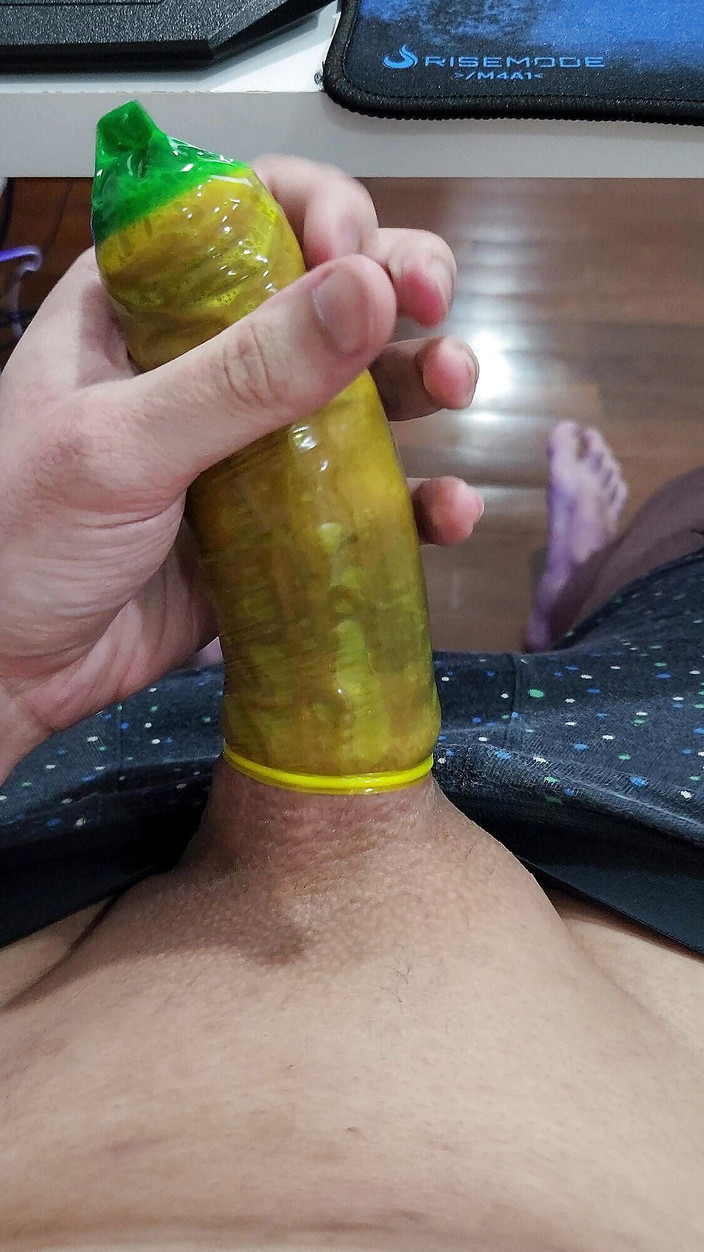 Lkdick8: Мій новий барвистий презерватив.
