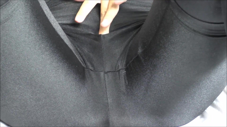 Helena Moeller: Fetish spandeks melancap pepek basah
