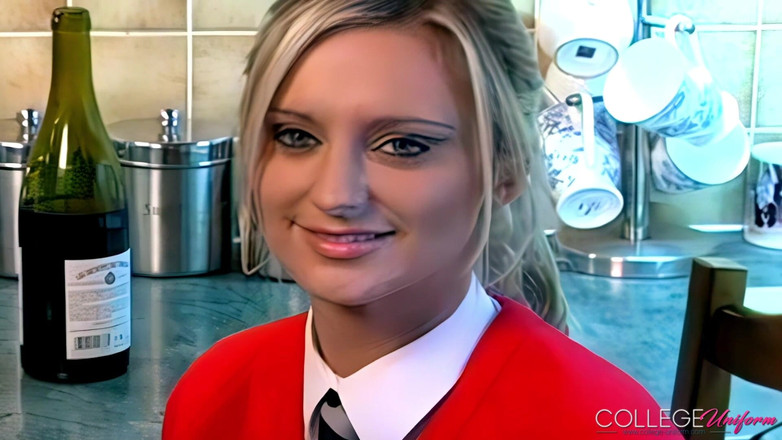 College Uniform: Meklaina interview mit Meklaina