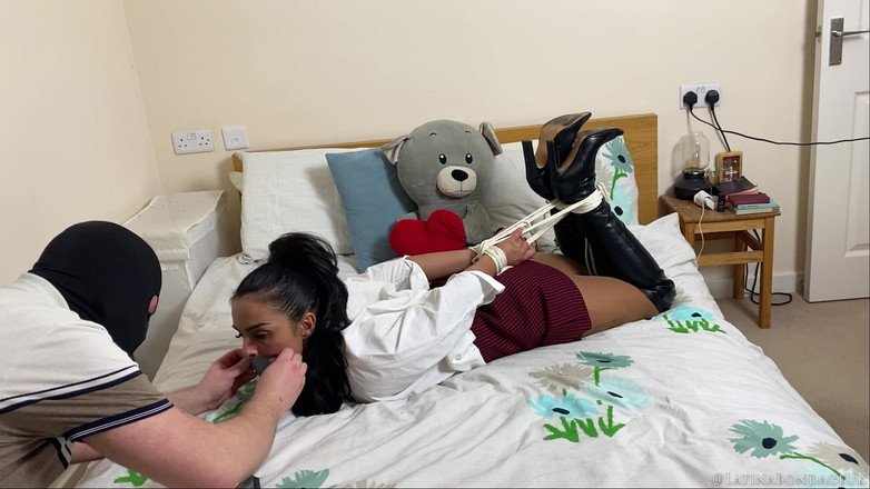 Latina Fetish: Latina v: Tajná agentka Latinoameričanka v obrovských potížích! (hd)