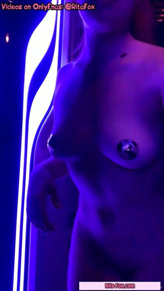 SugarNadya: Striptiz i masturbacja w solarium, chodź ze mną?