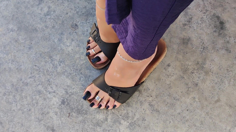 Goddess Lena: Utomhus i Birkenstock