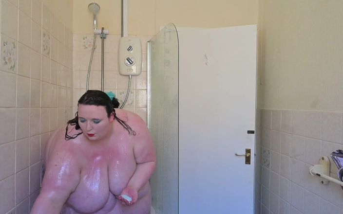SSBBW Lady Brads: Shower Godess Fat Belly Queen