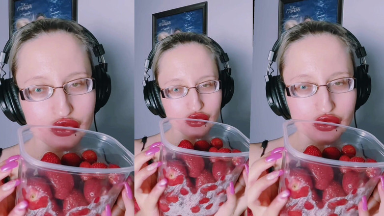 FinDom Goaldigger: Asmr Strawberry Eating - Asmr, Ochelari, Gianess, ruj, buze mari, Mough,...