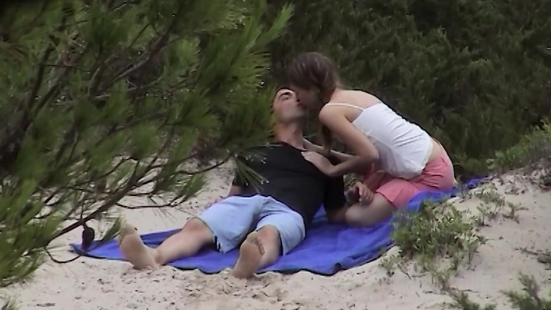 Sextermedia by Pete: Couple Spied on While Fucking on the Beach