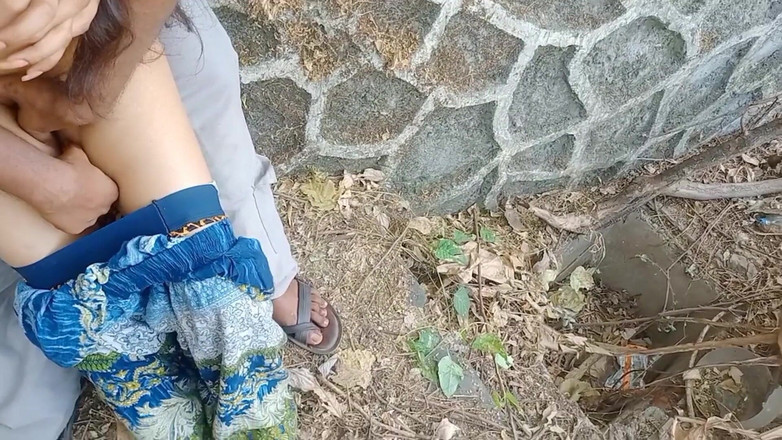 NikiRathod: Ngentot memeknya dengan ganas dan kombinasi sepong kontol