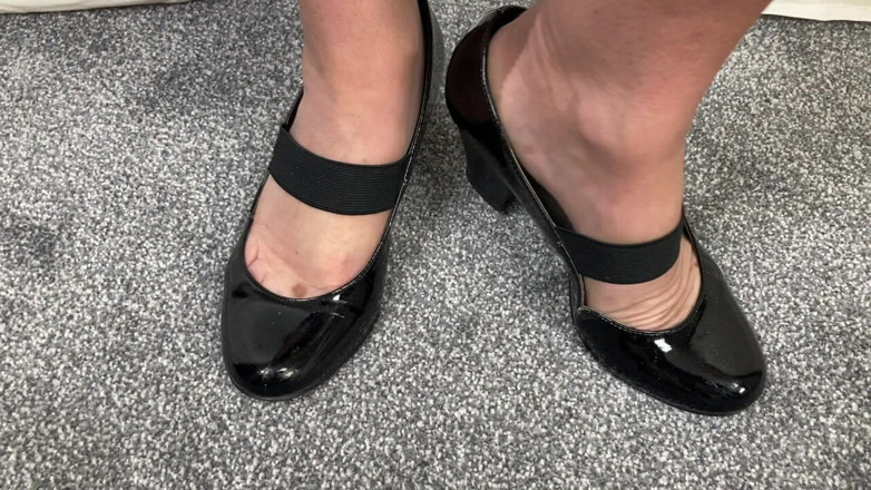Mrs Mature Feet: Mrs Mature Feet Stripping Down to Her Vintage Corsalette