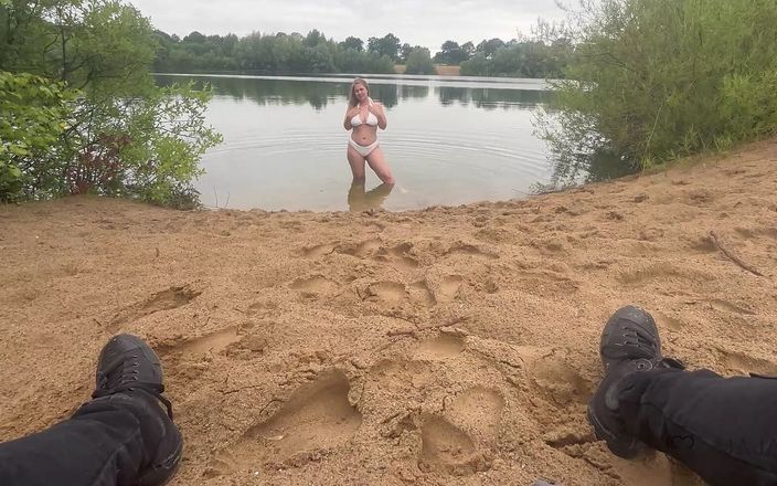 Maja Meer: Sveltina all'aperto sul lago - Sborra in faccia per favore!