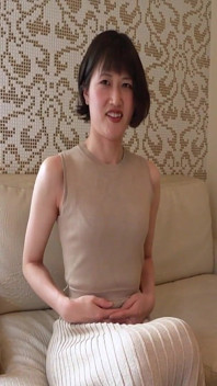 [a Frustração De Uma Esposa Celebridade Solitária, Saori, 38 Anos]
