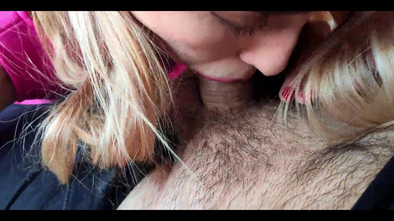 AnGelya G: ピンクのドレスを着たクラスメートを犯し、痩せた女の子が後背位に犯された